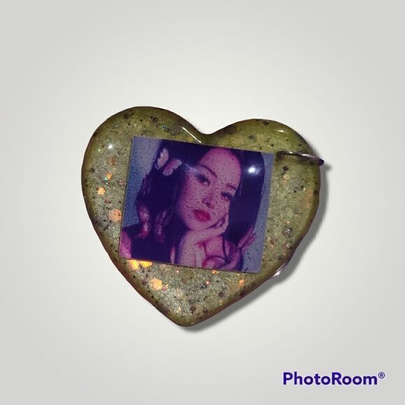 Bella Poarch Yellow Glitter Heart Keychain - Picture 6 of 10